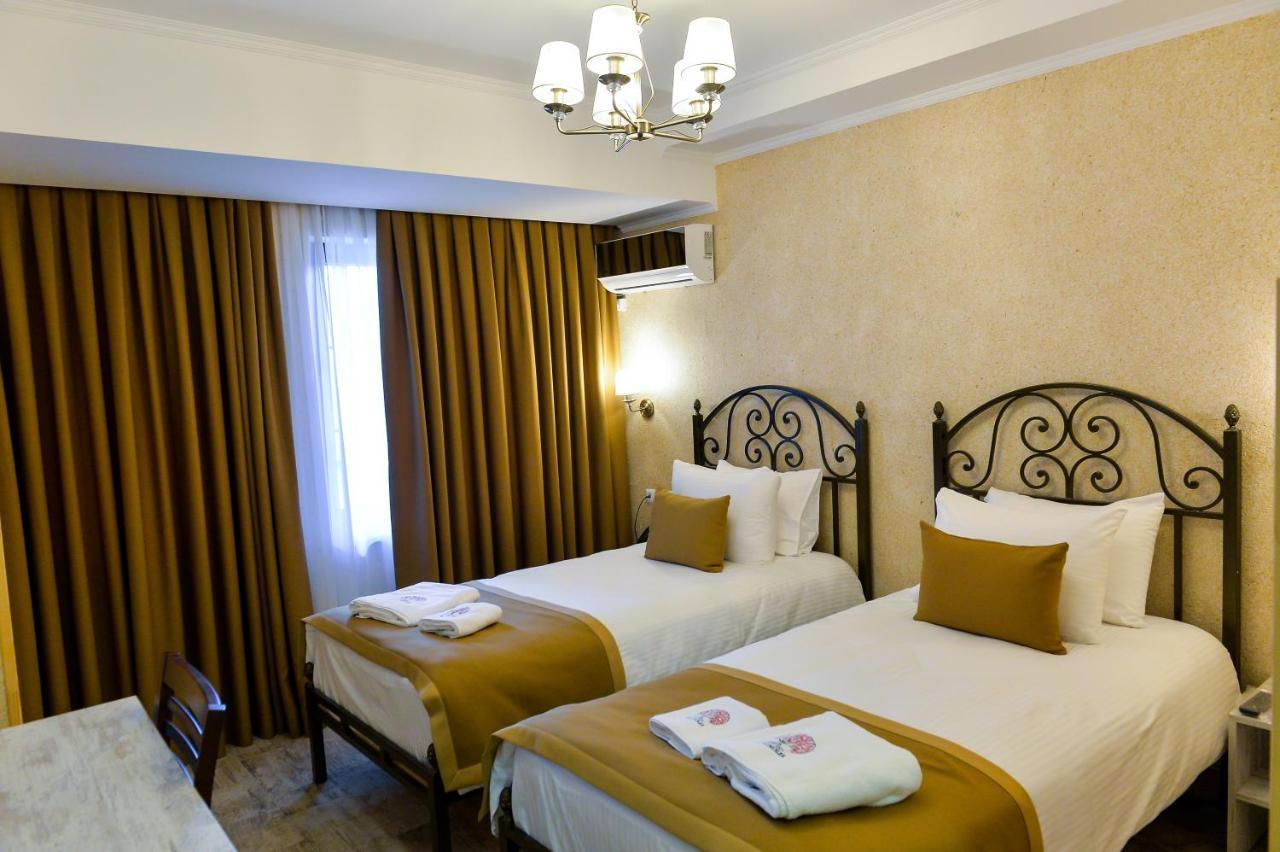 Hotel Magnolia In The City Centre Koutaïssi Extérieur photo